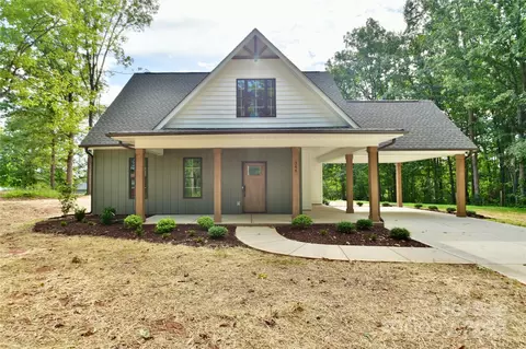 344 Holly Dr, Mount Holly, NC 28120
