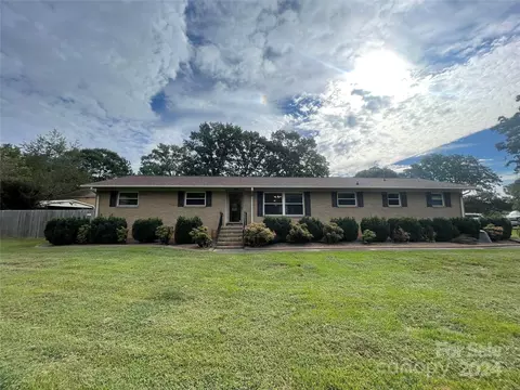 105 Oakmont Rd, Stanley, NC 28164