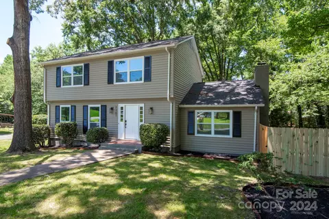2201 Knickerbocker Dr, Charlotte, NC 28212