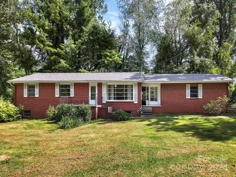121 Rock Hill Rd, Asheville, NC 28803