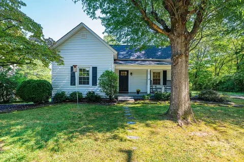 1068 6th Avenue Nw Dr NW, Hickory, NC 28601