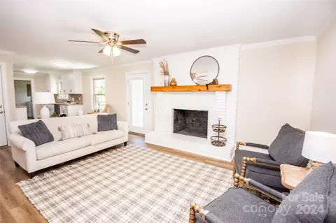 162 Dellinger Dr, Statesville, NC 28625