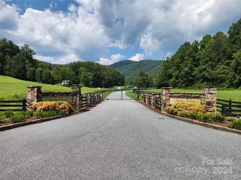 301 Bear Track 25 Ln #25, Lenoir, NC 28645
