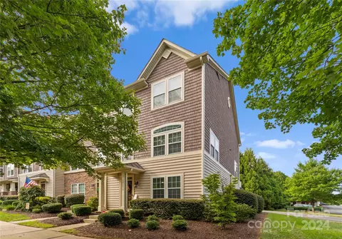 19113 Chandlers Landing Dr, Cornelius, NC 28031
