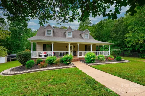 2759 Country Meadows Ln, Valdese, NC 28690