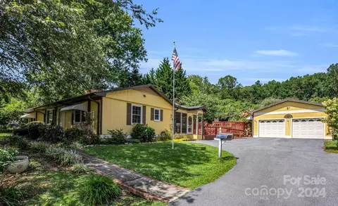 689 Delaware Ln, Hendersonville, NC 28791