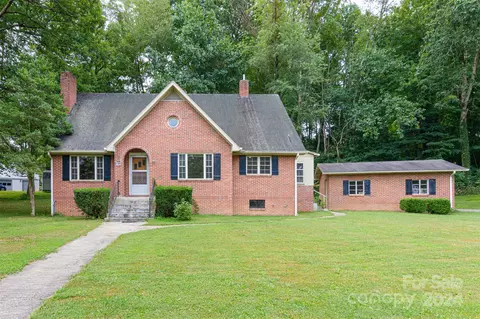 388 E Marshall St, Waynesville, NC 28786
