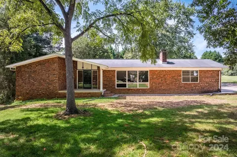 205 Glendale St, Morganton, NC 28655