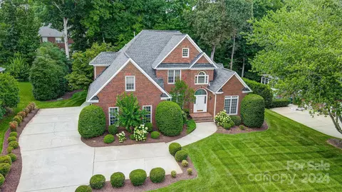 4411 Shannamara Dr, Matthews, NC 28104 photo 2