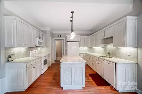 4411 Shannamara Dr, Matthews, NC 28104 photo 9