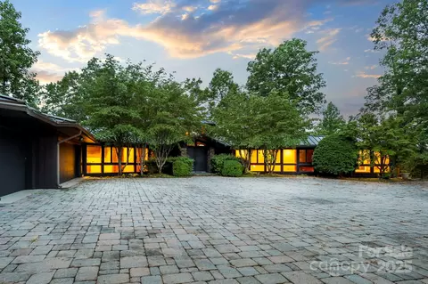 130 Piney Ridge Ln, Saluda, NC 28773