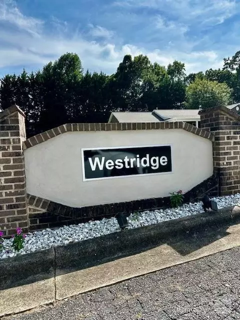 9459 Westridge Dr, Hickory, NC 28601