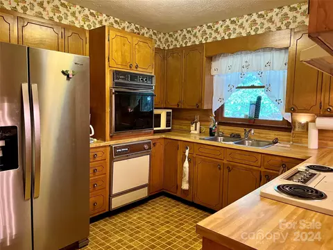 1178 Mountain Shadows Dr, Morganton, NC 28655 photo 6