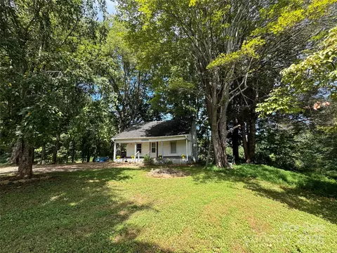 380 Winesap Rd, Lake Lure, NC 28746