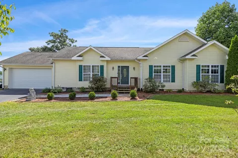 219 Freeman Place Trl, Hendersonville, NC 28792