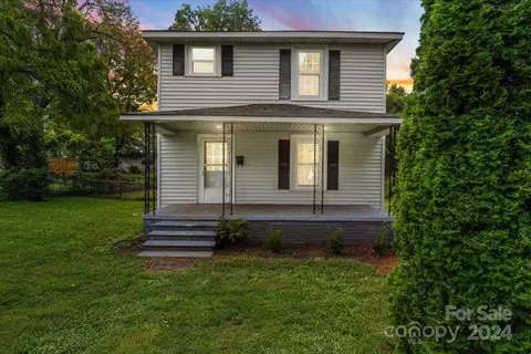 101 Adrian St, Mount Holly, NC 28120