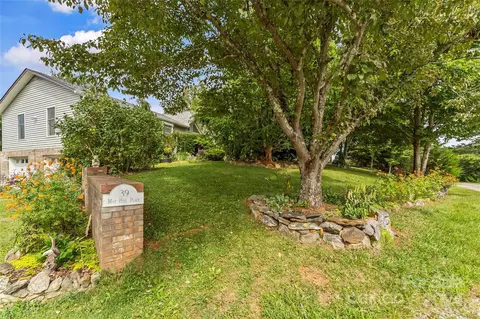 39 May Hill Pl, Leicester, NC 28748