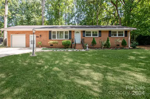 6101 Caroline Dr, Matthews, NC 28104