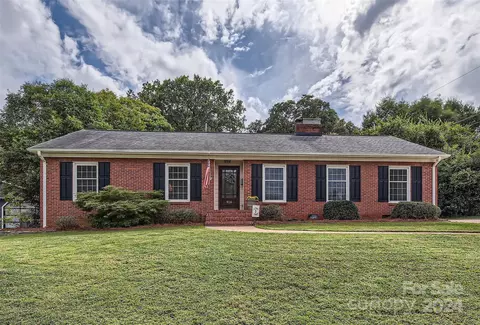 916 Fairbanks Rd, Charlotte, NC 28210