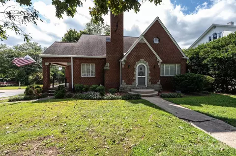 201 Beall Nw St NW, Lenoir, NC 28645