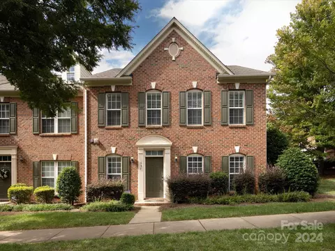 637 Beaty St, Davidson, NC 28036