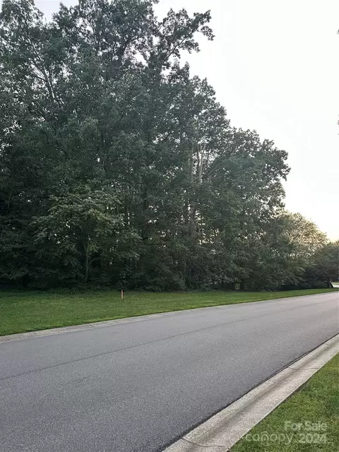 000 Winter Flake Dr, Statesville, NC 28677