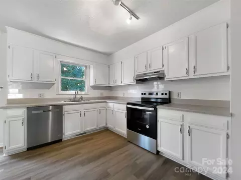 Kitchen - 2243 White Pine Ct, Lancaster, SC 29720 photo 2 of 2