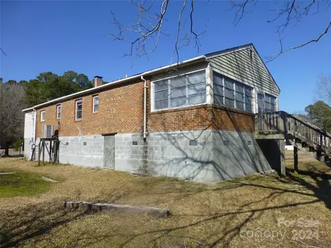 Exterior - 240 E Old County Rd, Belhaven, NC 27810 photo 1 of 4
