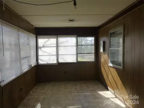 Exterior - 240 E Old County Rd, Belhaven, NC 27810 photo 3 of 4