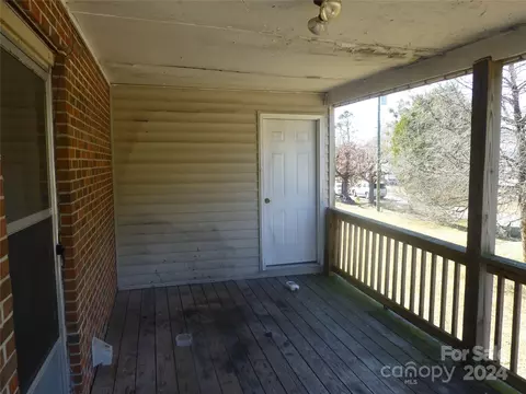 Exterior - 240 E Old County Rd, Belhaven, NC 27810 photo 4 of 4