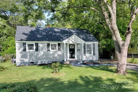 1229 Golf Course Dr, Gastonia, NC 28054