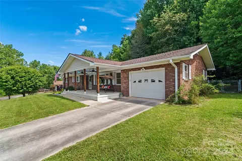121 Auburn Park Dr, Waynesville, NC 28786