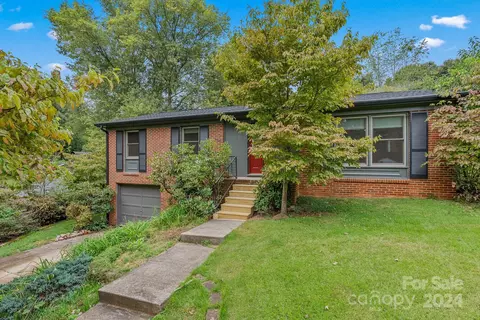 310 Foxcroft Dr, Asheville, NC 28806