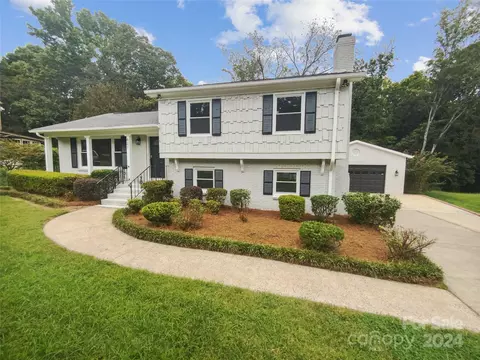 621 Braxfield Dr, Charlotte, NC 28217