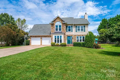 2748 Touchstone Cir, Newton, NC 28658