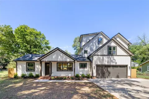 2534 Revolution Park Dr, Charlotte, NC 28208