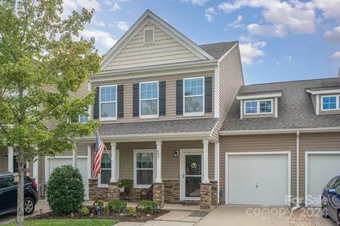 809 Summerlake Dr, Fort Mill, SC 29715
