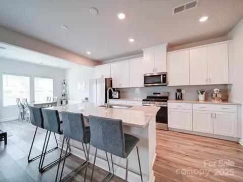 102 Guardian Gate Dr, Mooresville, NC 28115
