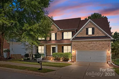 9704 Aragorn Ln, Charlotte, NC 28269