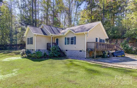 71 Cleo Ct, Hendersonville, NC 28792