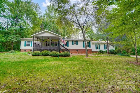215 Valley View Dr, Clover, SC 29710