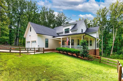 2731 Mountainview Rd, Clover, SC 29710