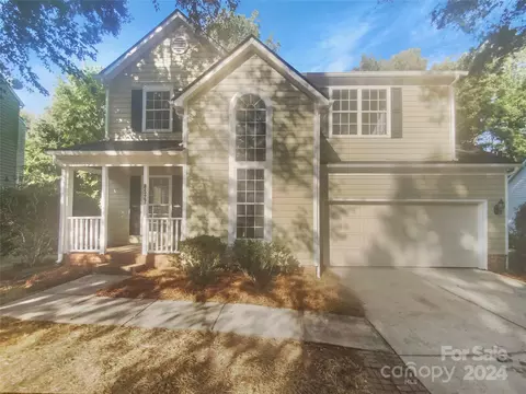 8527 Woodhill Manor Ct, Charlotte, NC 28215