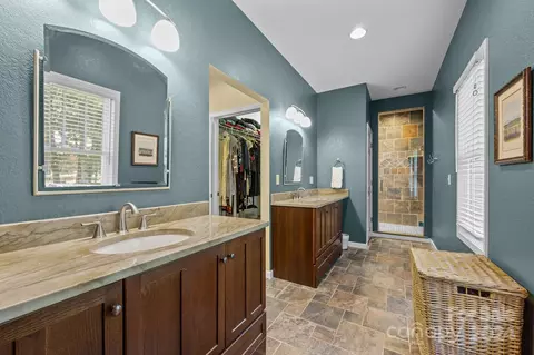 Bath - 28 City Spring Rd, Clyde, NC 28721 photo 4 of 7