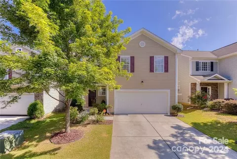 536 Knothole Ln, Charlotte, NC 28214