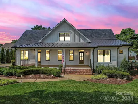 704 Langtree Rd, Mooresville, NC 28117