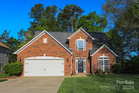 9833 Ashburton Dr, Charlotte, NC 28216