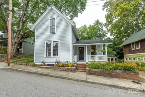 14 Harrison St, Asheville, NC 28801