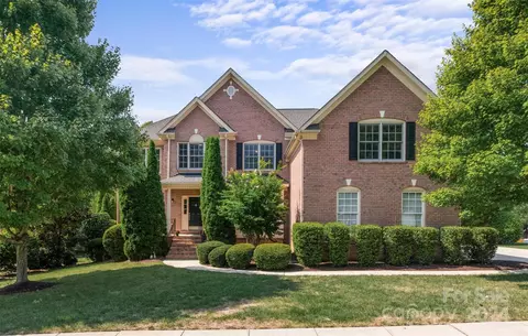 2046 Weddington Lake Dr, Weddington, NC 28104