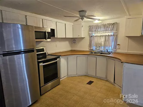 525 Ixie School Roa Rd #D, Lancaster, SC 29720 photo 2